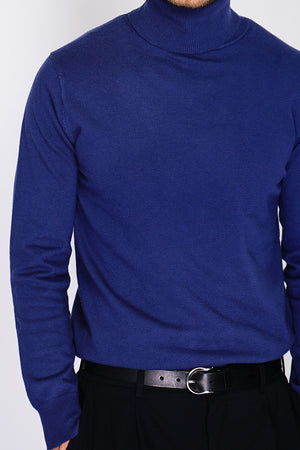 Classic turtleneck sweater with long sleeves knit in 2 threads