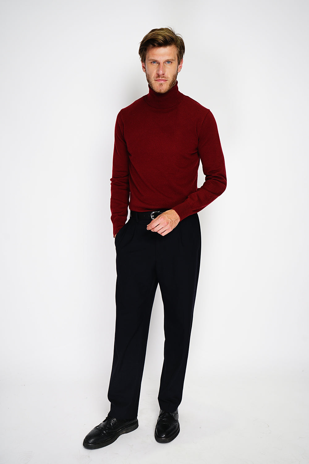 Classic turtleneck sweater with long sleeves knit in 2 threads