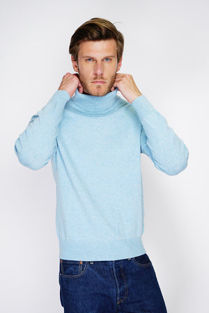 Classic turtleneck sweater with long sleeves knit in 2 threads