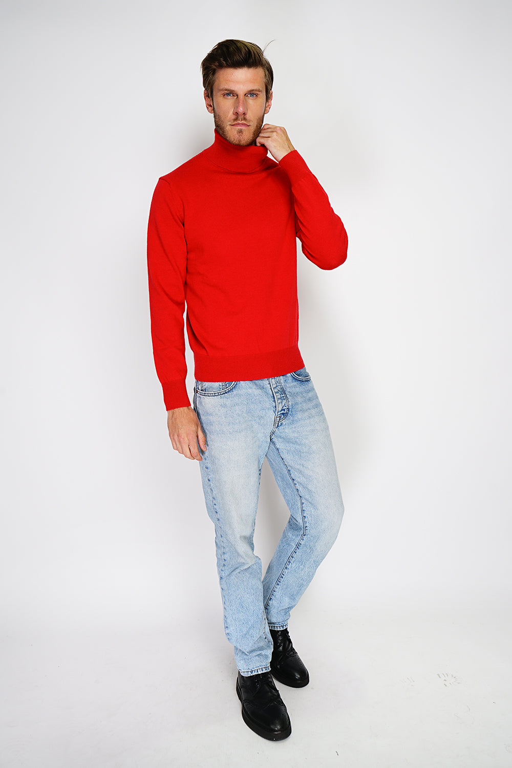 Classic turtleneck sweater with long sleeves knit in 2 threads