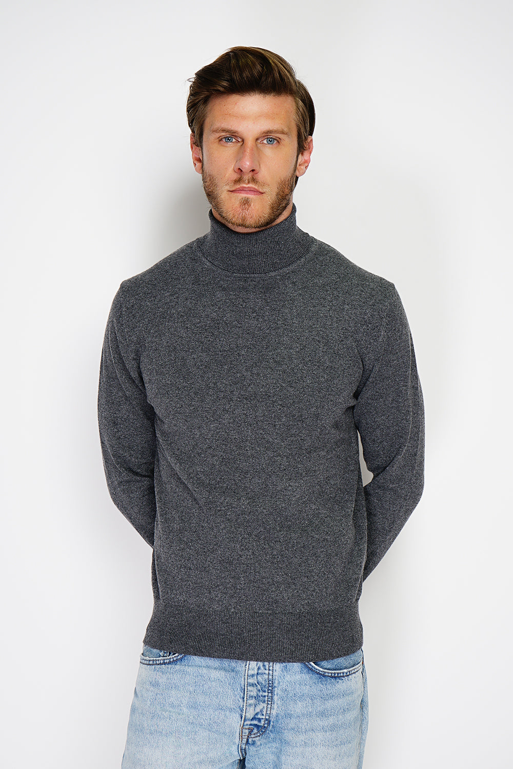 Classic turtleneck sweater with long sleeves knit in 2 threads