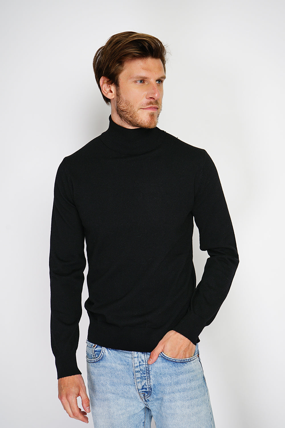 Classic turtleneck sweater with long sleeves knit in 2 threads