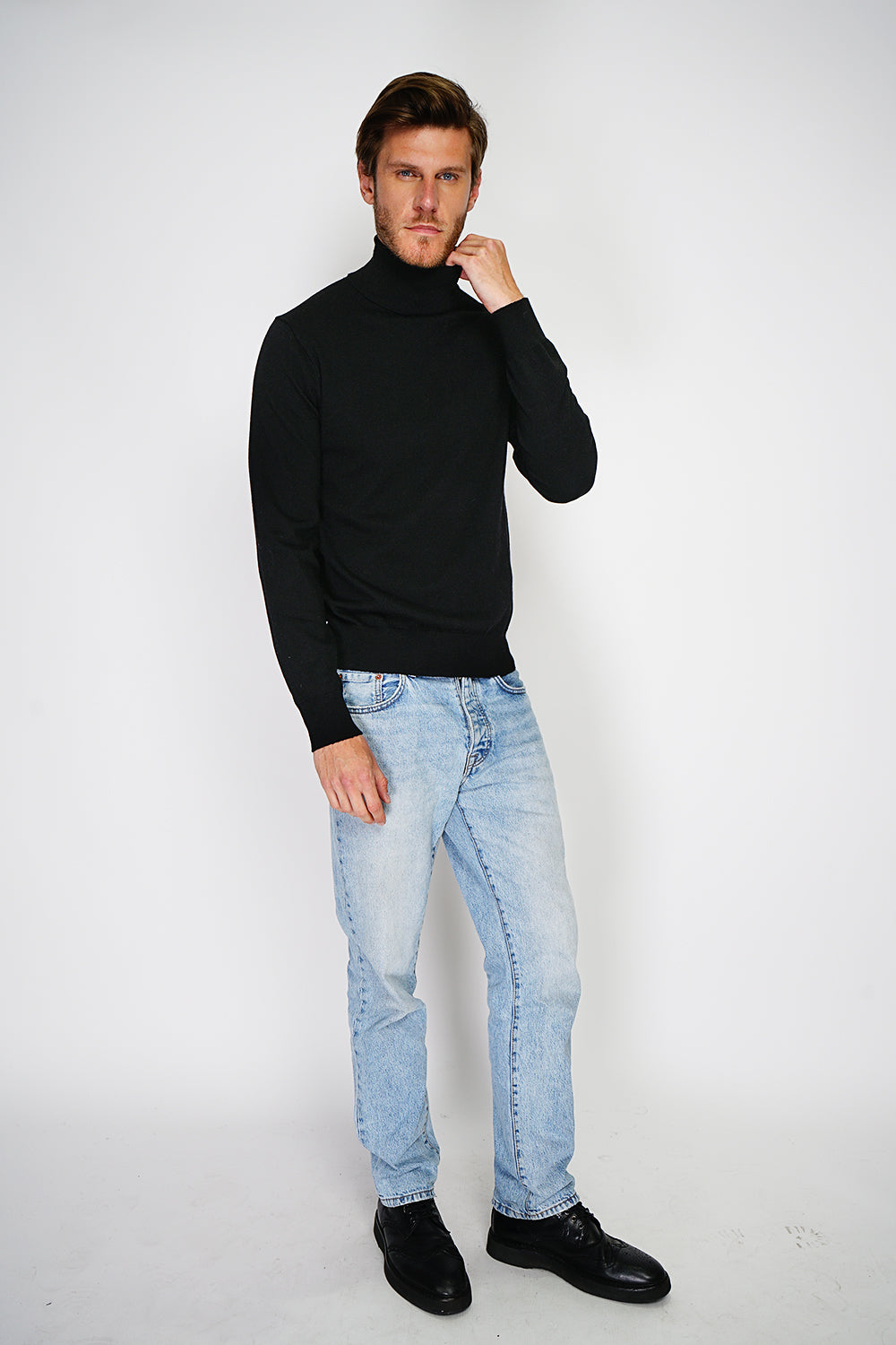 Classic turtleneck sweater with long sleeves knit in 2 threads