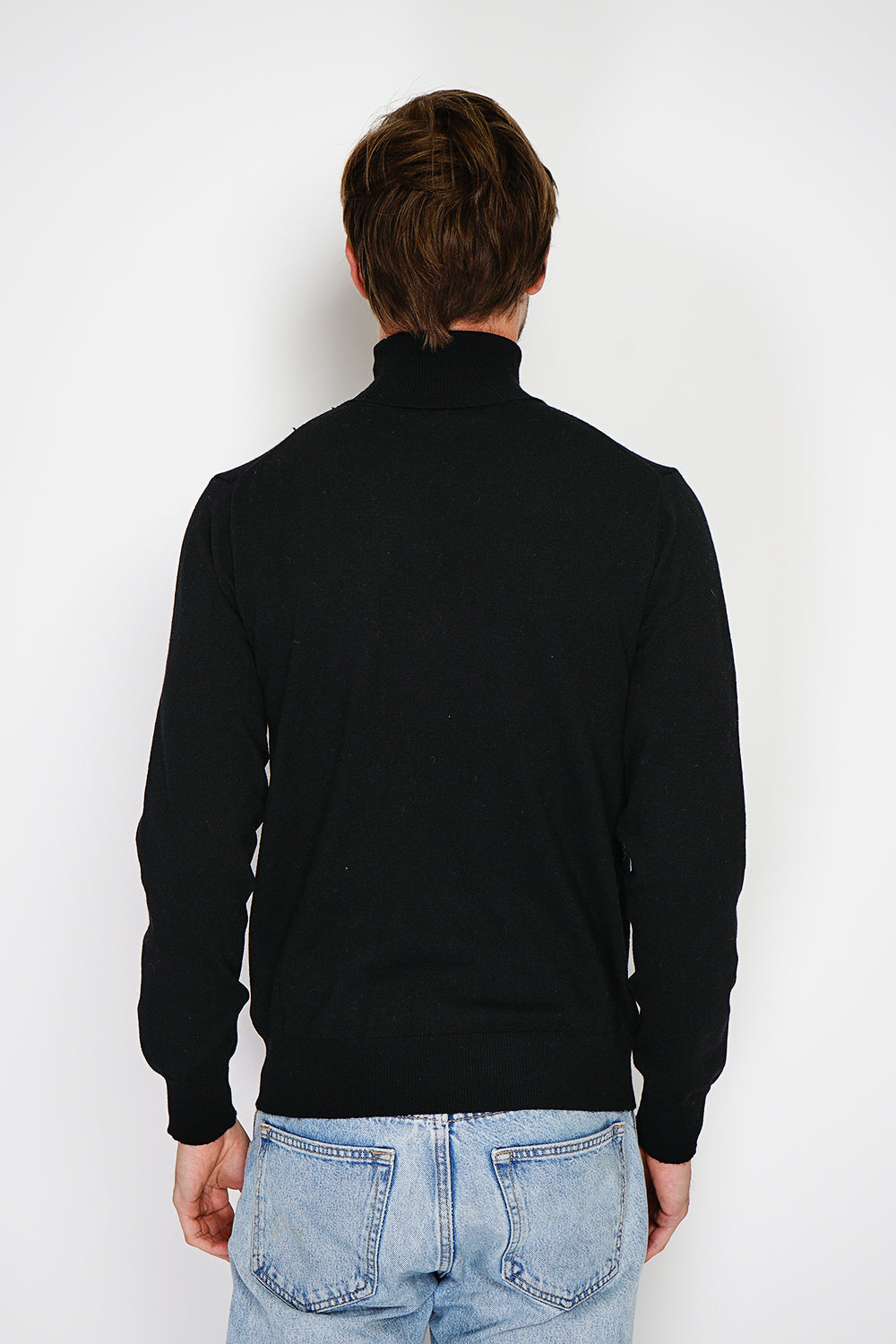 Classic turtleneck sweater with long sleeves knit in 2 threads