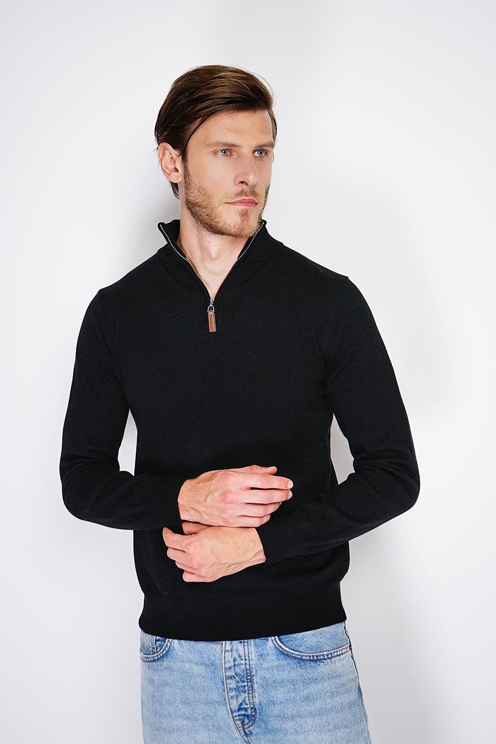 Zipped trucker neck sweater with long sleeves knitting in 2 threads