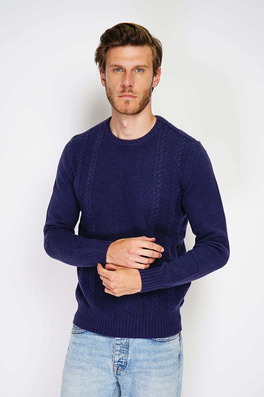 Fancy knitted crew neck sweater with long sleeves in 4 threads