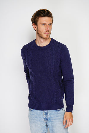 Fancy knitted crew neck sweater with long sleeves in 4 threads