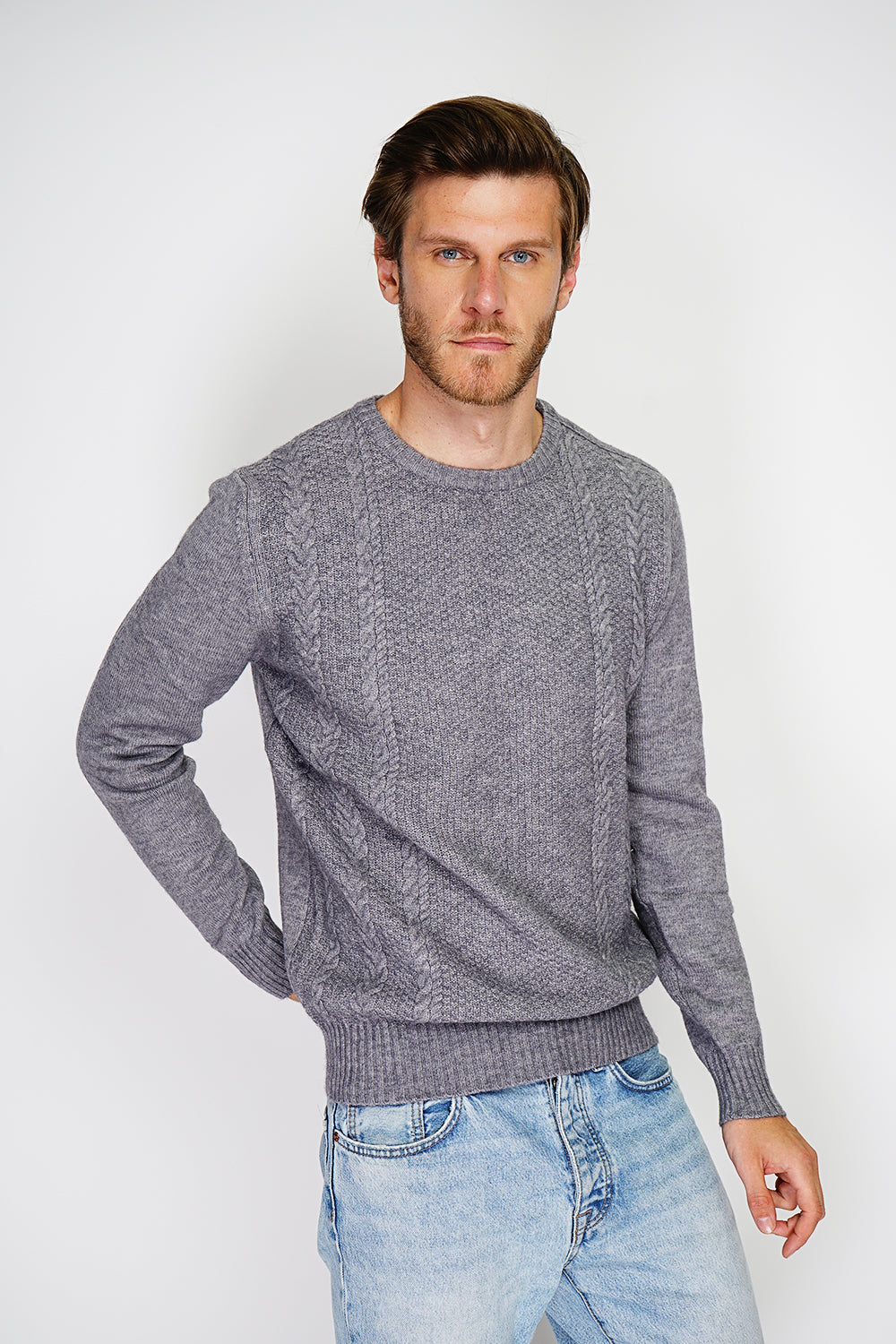 Fancy knitted crew neck sweater with long sleeves in 4 threads