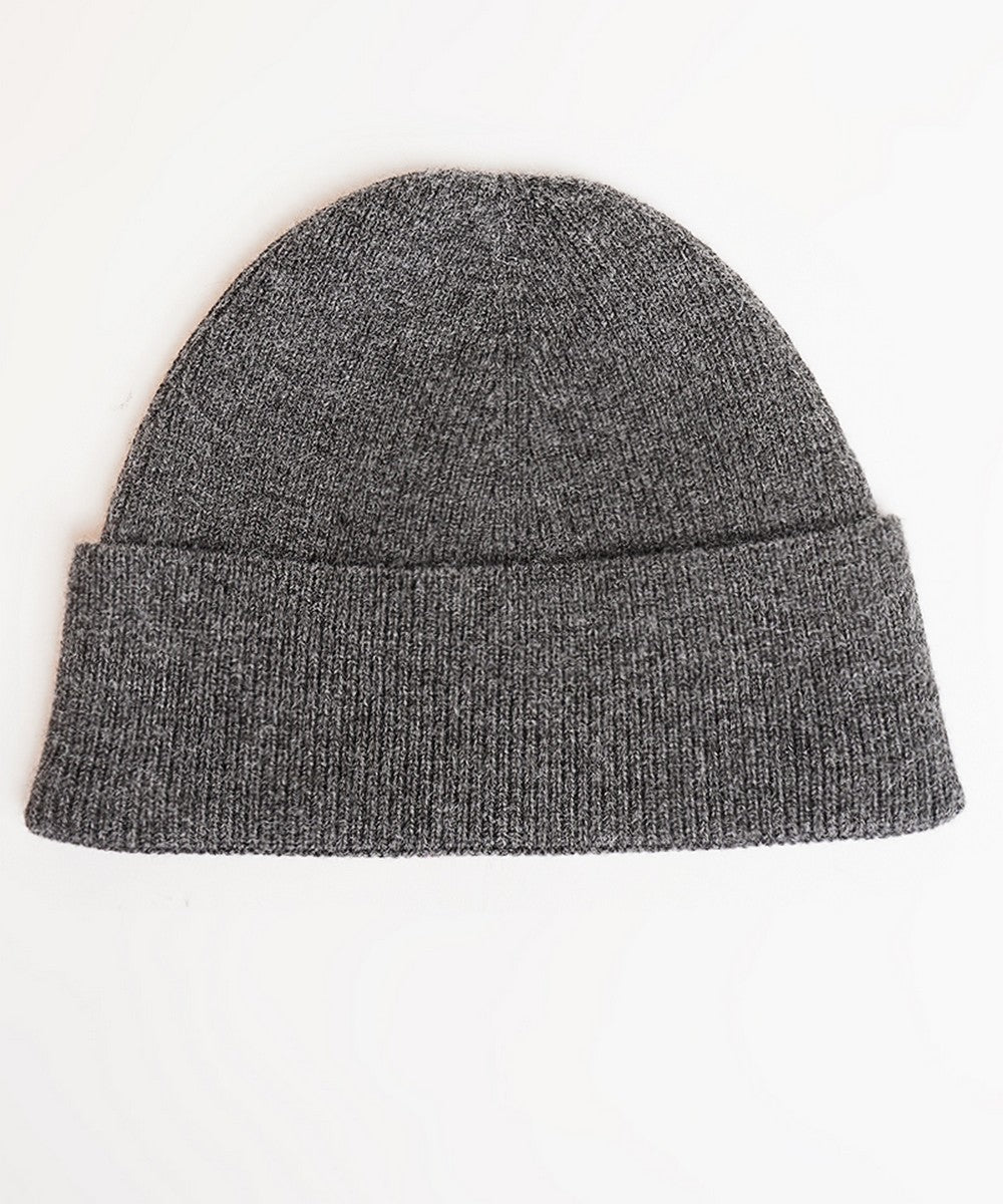 Mixed hat in 4-ply English ribbing