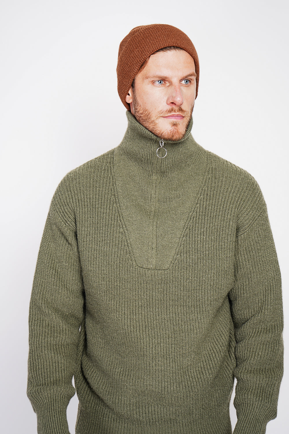 Mixed hat in 4-ply English ribbing