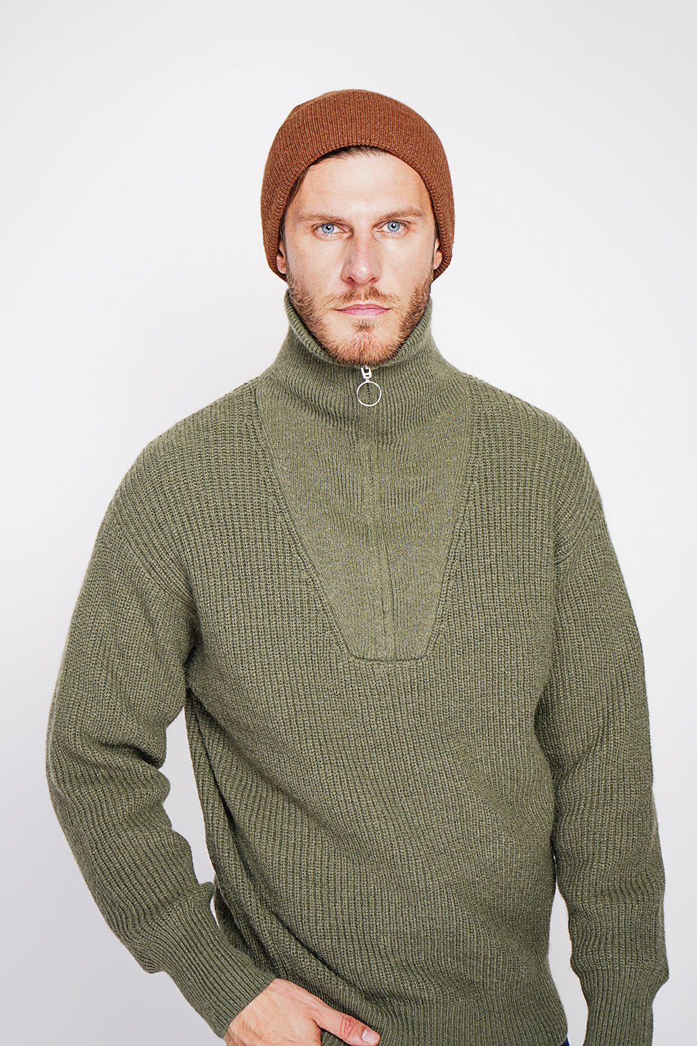 Mixed hat in 4-ply English ribbing