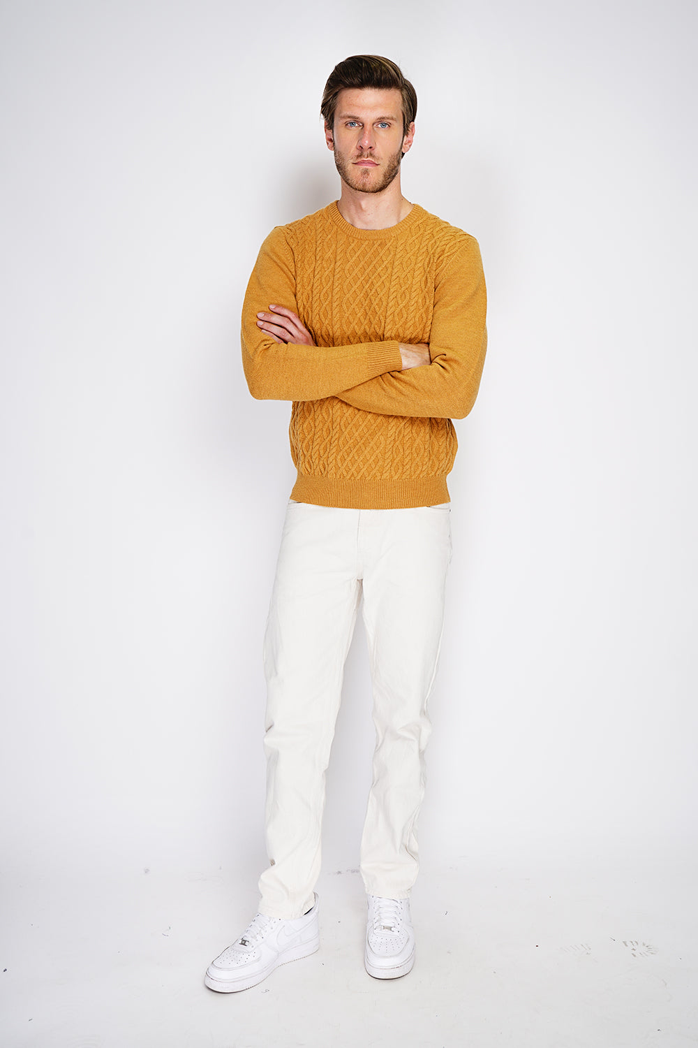 ROUND COLLAR SWEATER WITH CABLE KNIT