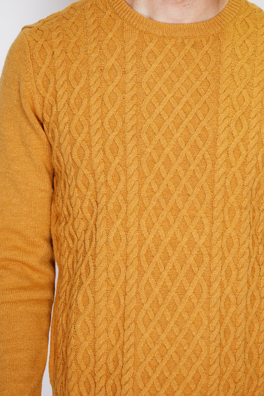 ROUND COLLAR SWEATER WITH CABLE KNIT