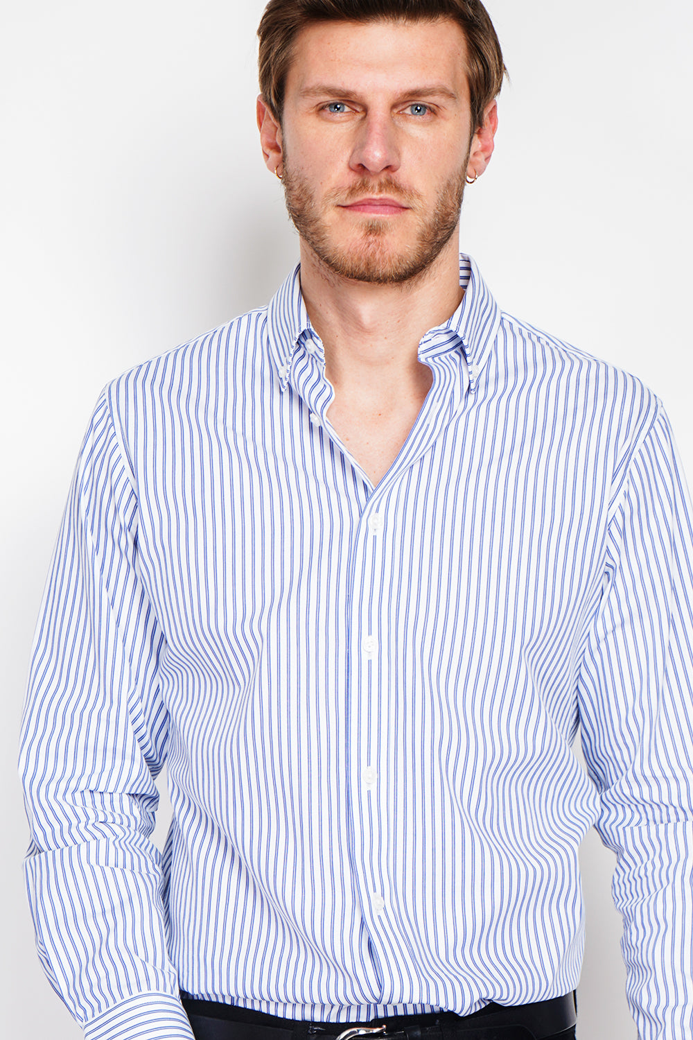 Plain linen shirt with classic collar