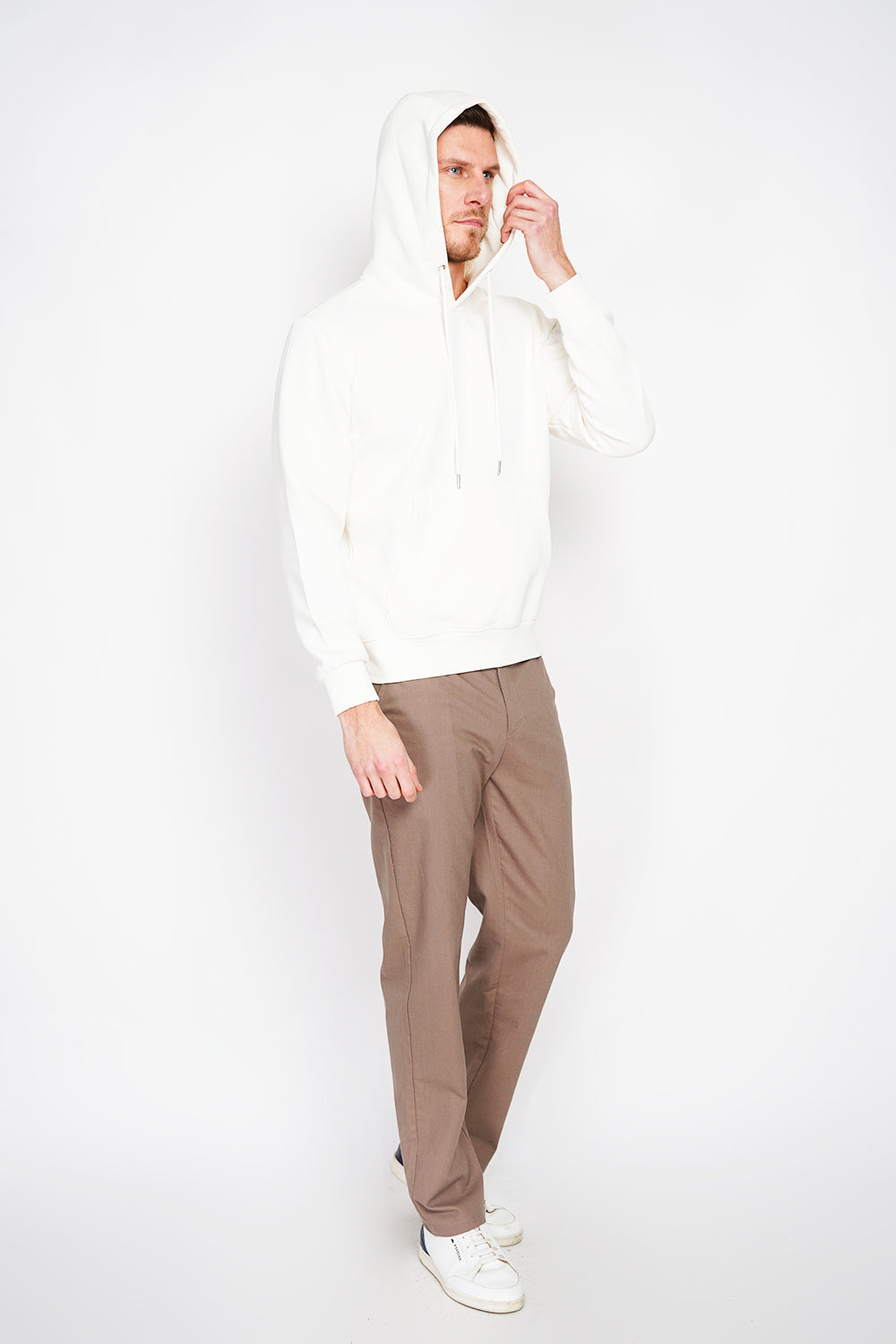 Sweat à capuche molleton poche kangourou – Blanc cassé – William de Faye
