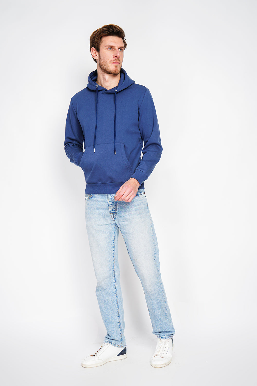 Sweat à capuche molleton poche kangourou – Bleu jean – William de Faye