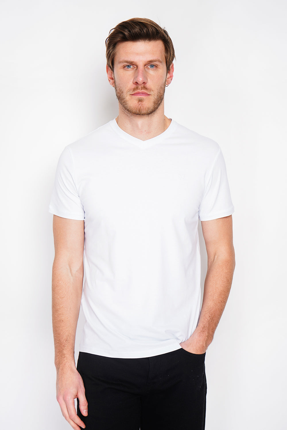 Short sleeve v-neck t-shirt with chest logo