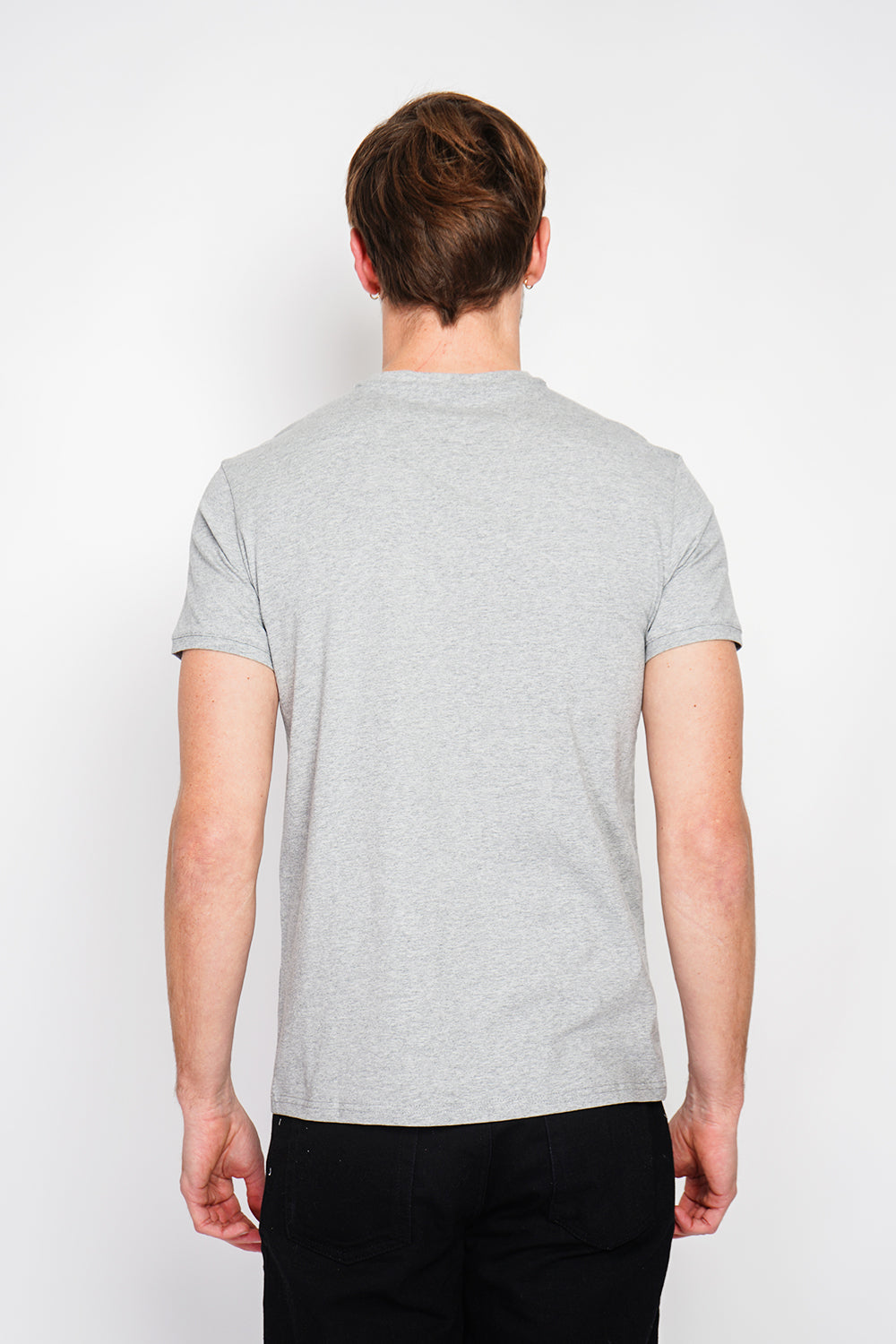 T-shirt col V manches courtes logo poitrine – Gris perle – William de Faye