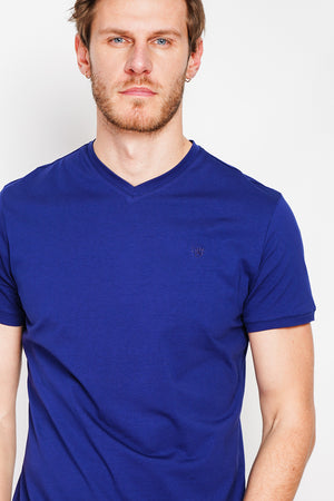 Short sleeve v-neck t-shirt with chest logo