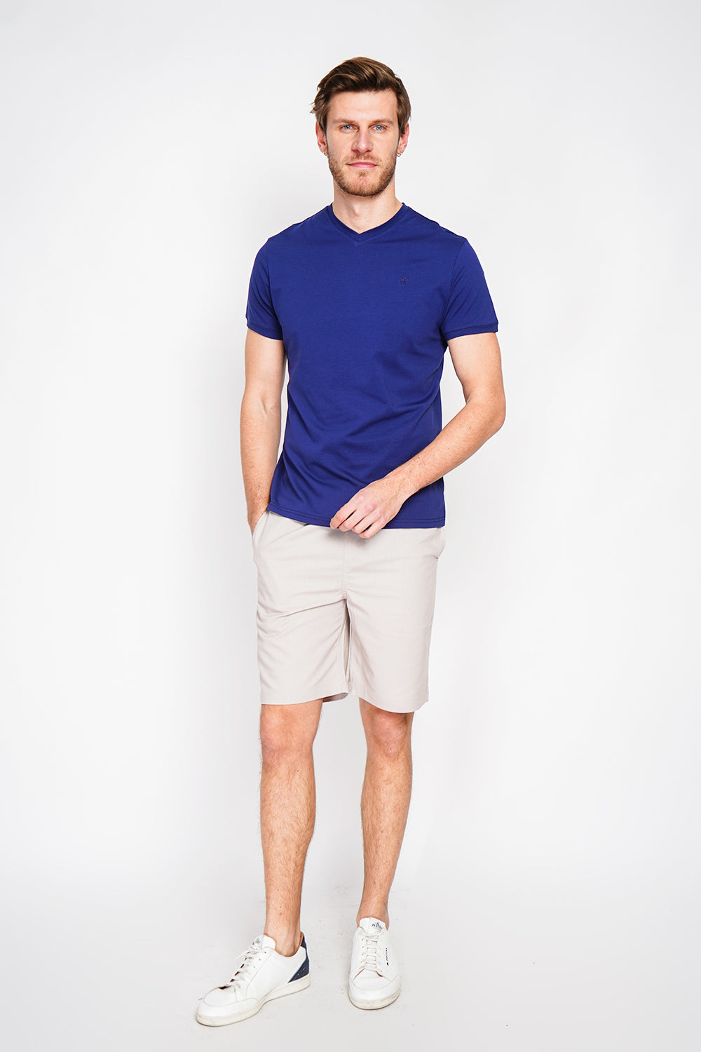 T-shirt col V manches courtes logo poitrine – Bleu marine – William de Faye
