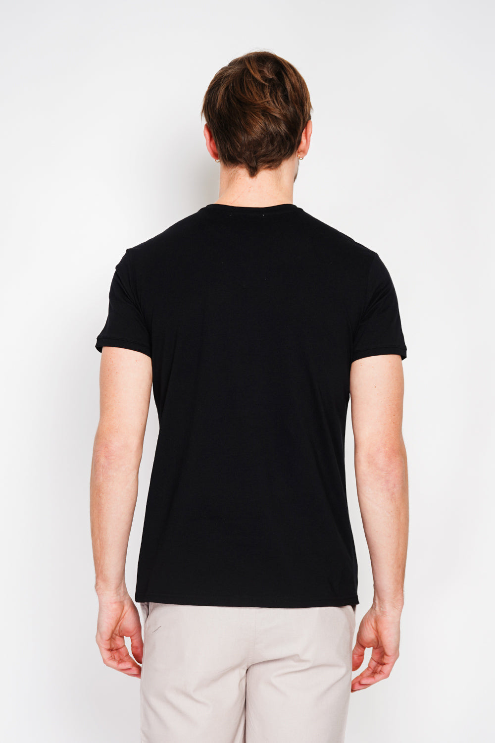 Short sleeve v-neck t-shirt with chest logo