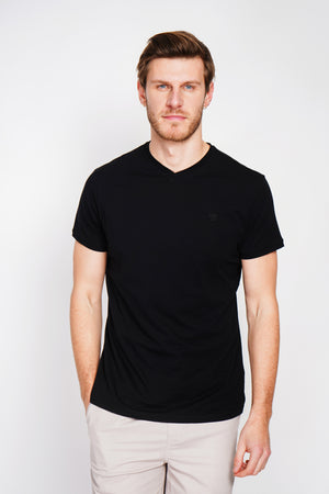 Short sleeve v-neck t-shirt with chest logo