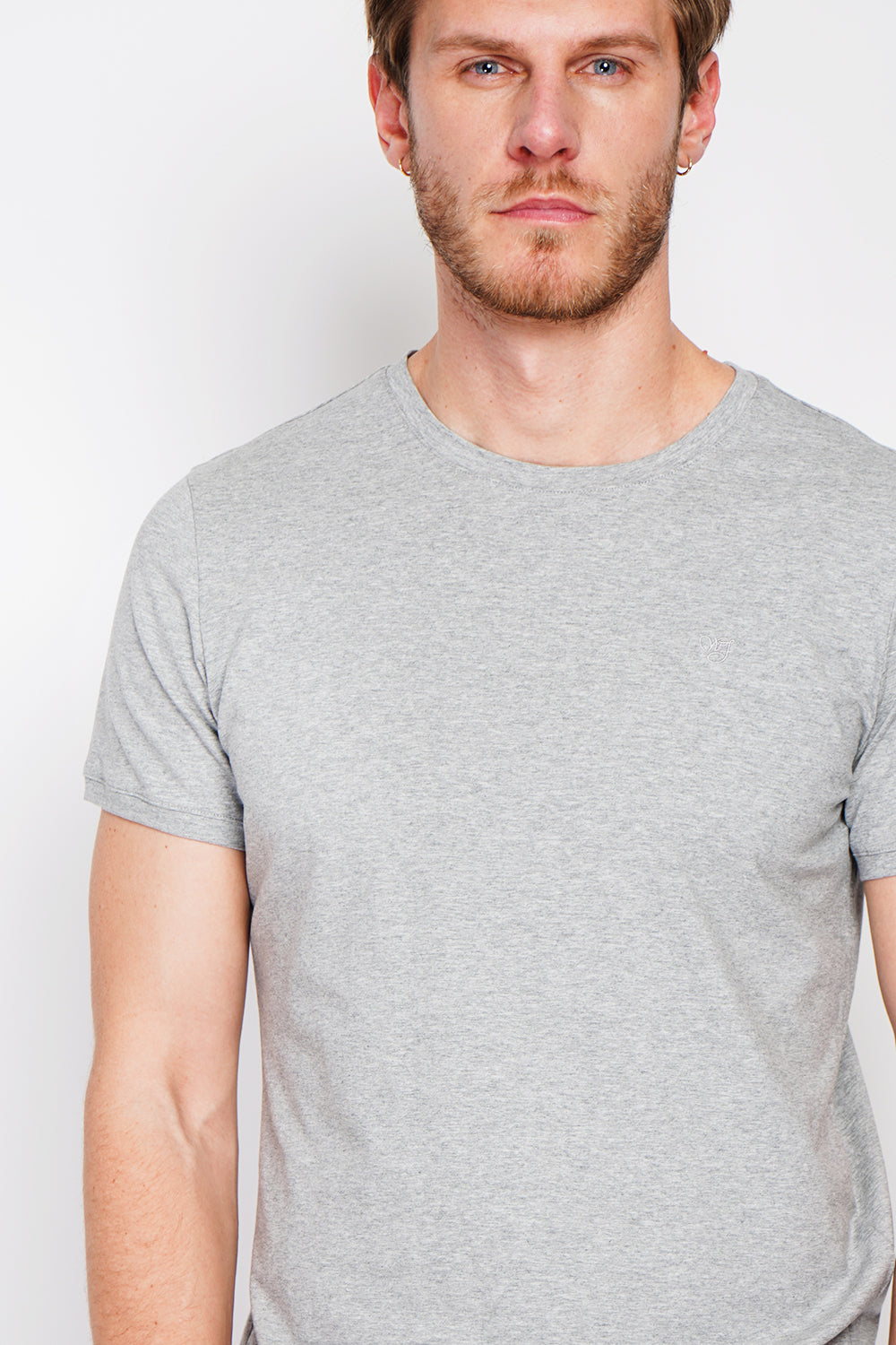 Short sleeve crew neck T-shirt with chest logo