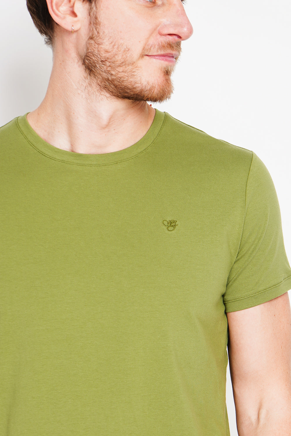 Short sleeve crew neck T-shirt with chest logo