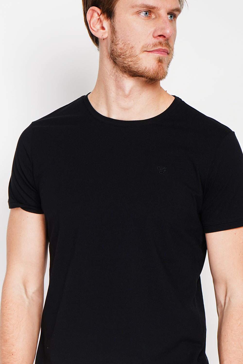 Short sleeve crew neck T-shirt with chest logo