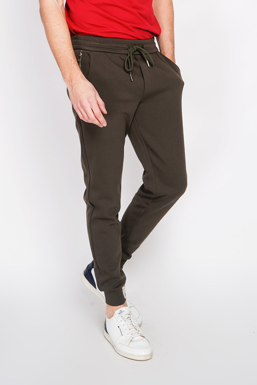 Slim fit jogging pants with drawstring and flat pocket with zip