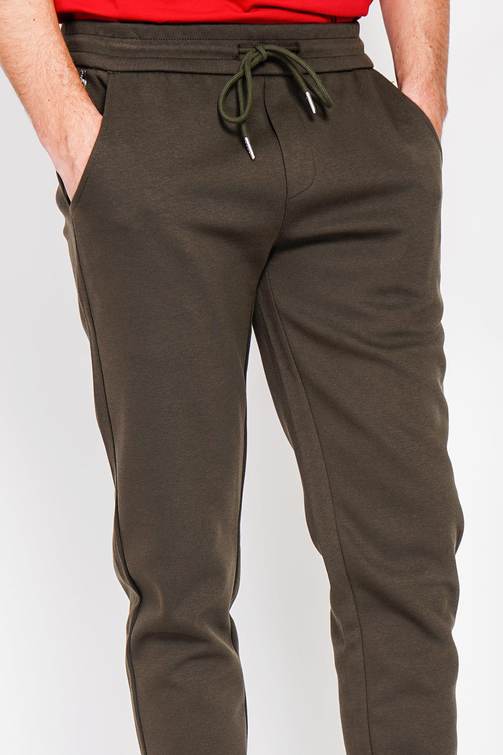 Slim fit jogging pants with drawstring and flat pocket with zip