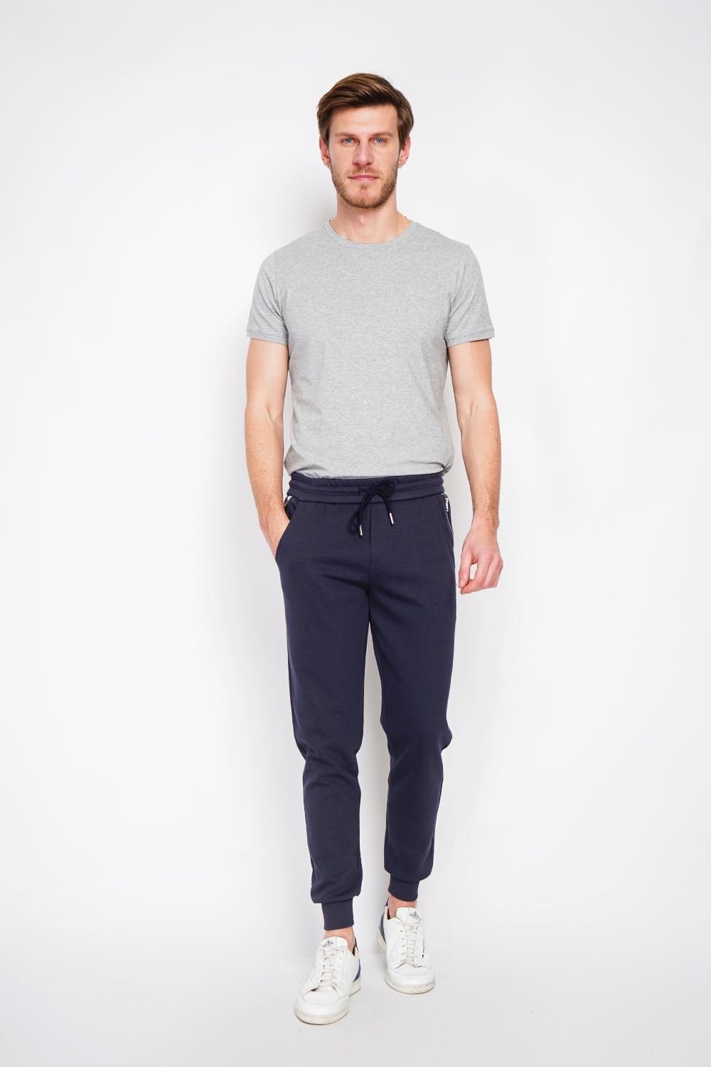 Slim fit jogging pants with drawstring and flat pocket with zip