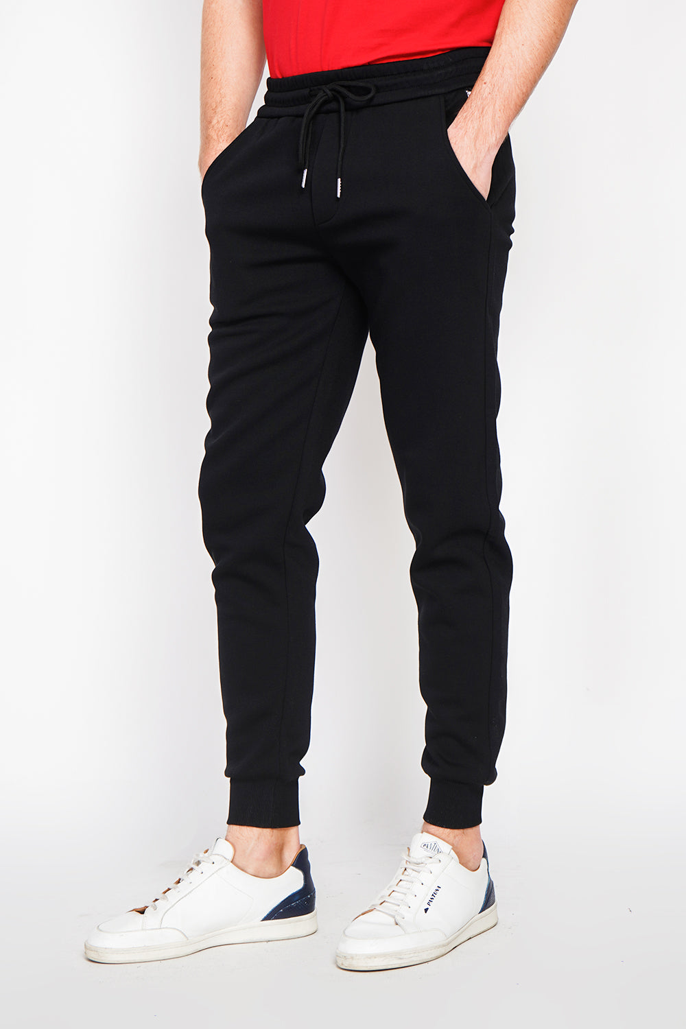 Pantalon de jogging ajusté poche zippée – Noir – William de Faye