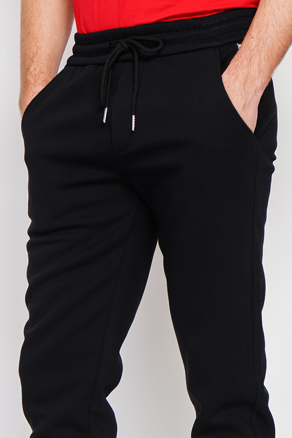 Slim fit jogging pants with drawstring and flat pocket with zip