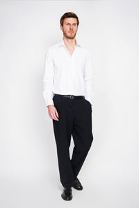 Straight cut shirt with classic collar, two-button broken cuff, technical material