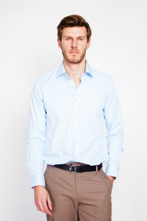 Straight cut shirt with classic collar, two-button broken cuff, technical material