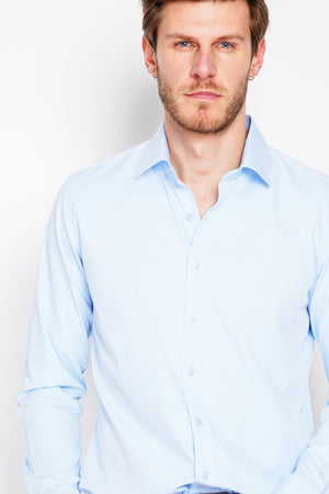 Straight cut shirt with classic collar, two-button broken cuff, technical material