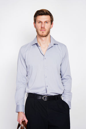 Straight cut shirt with classic collar, two-button broken cuff, technical material