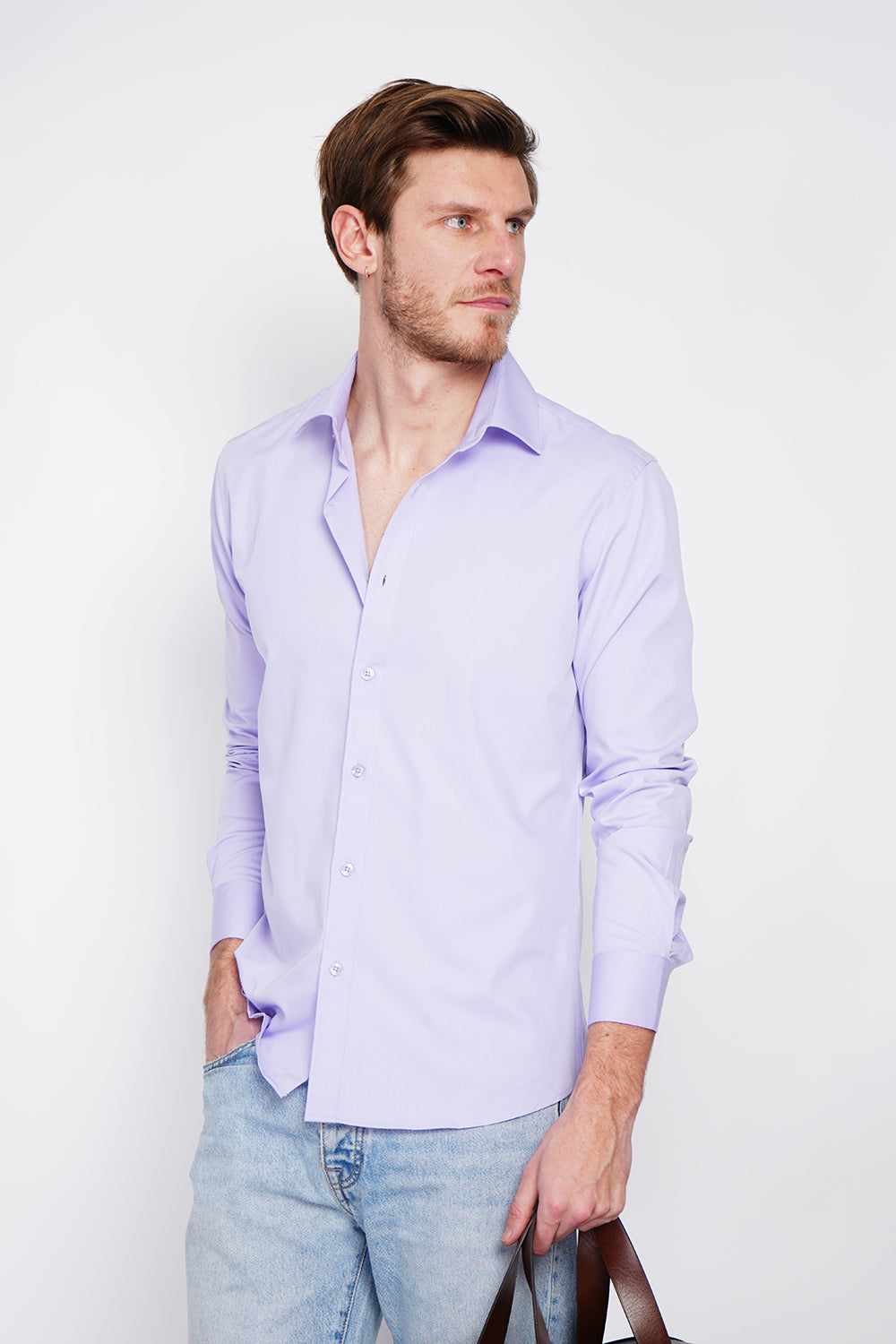 Straight cut shirt with classic collar, two-button broken cuff, technical material