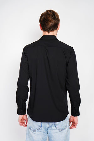 Straight cut shirt with classic collar, two-button broken cuff, technical material