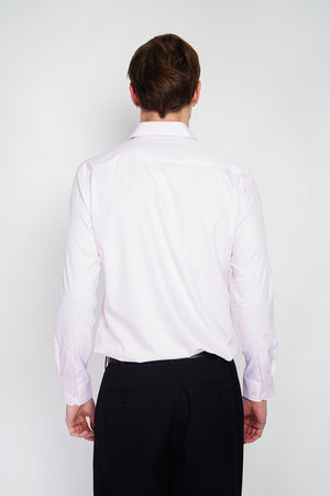 Straight cut shirt with classic collar, two-button broken cuff, technical material