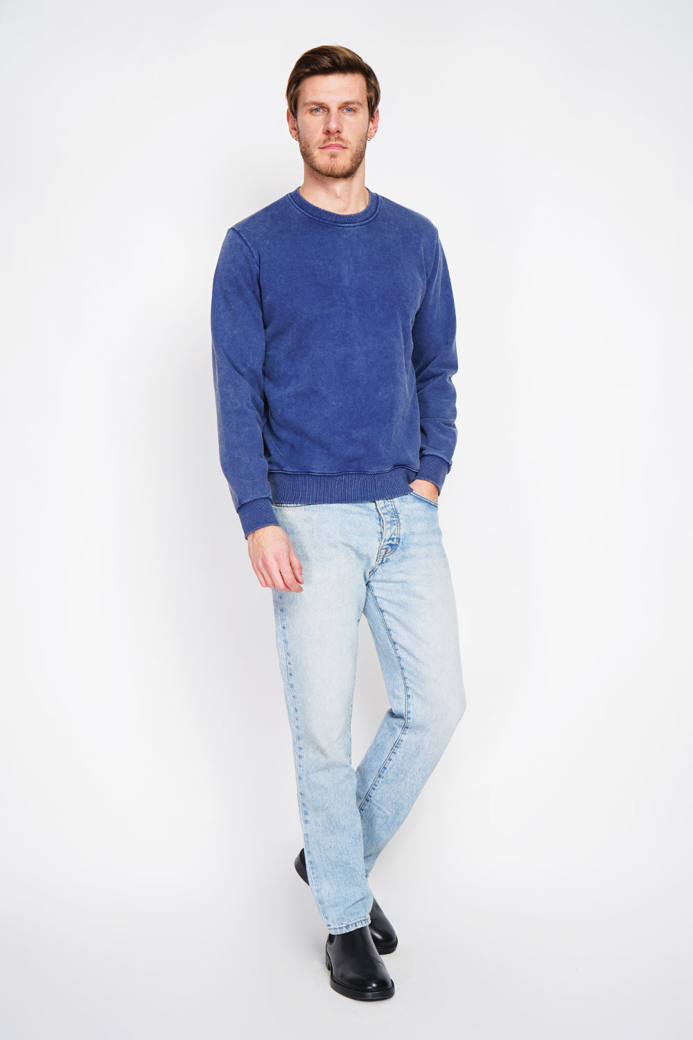 Washed effect round neck sweatshirt with long sleeves