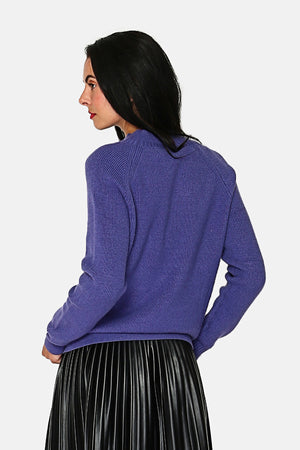 Pullover mit leicht hohem Kragen, Zopfmuster an Kragen, Armlöchern und Manschetten