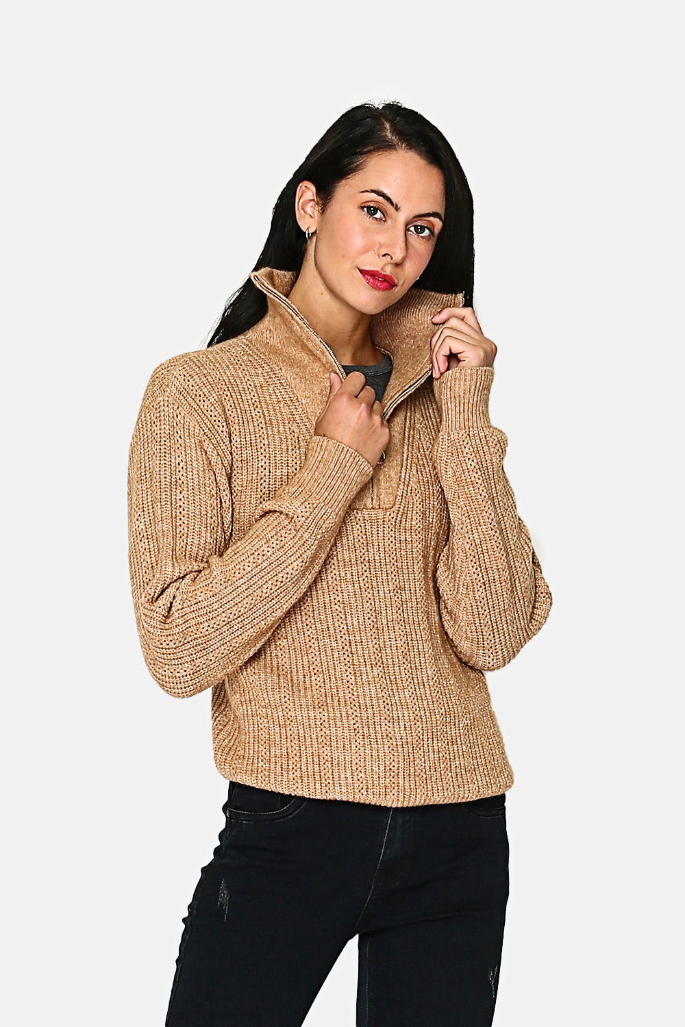 High neck jumper closed with a zip, fancy knit